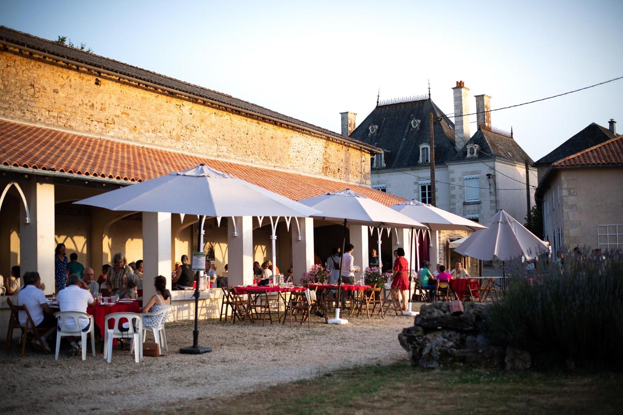 Domaine De La Briouse Bed & Breakfast Sanxay Екстериор снимка