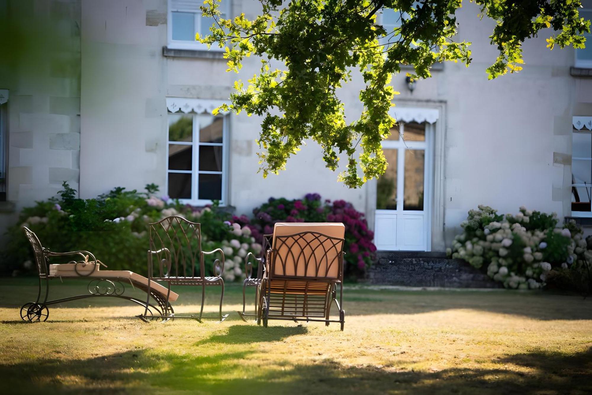 Domaine De La Briouse Bed & Breakfast Sanxay Екстериор снимка
